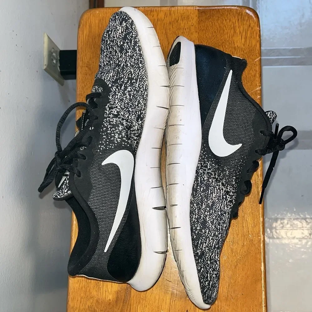 Women’s Nike Black and White Flex Contact Size 11/Euro 43 - Picture 8 of 9